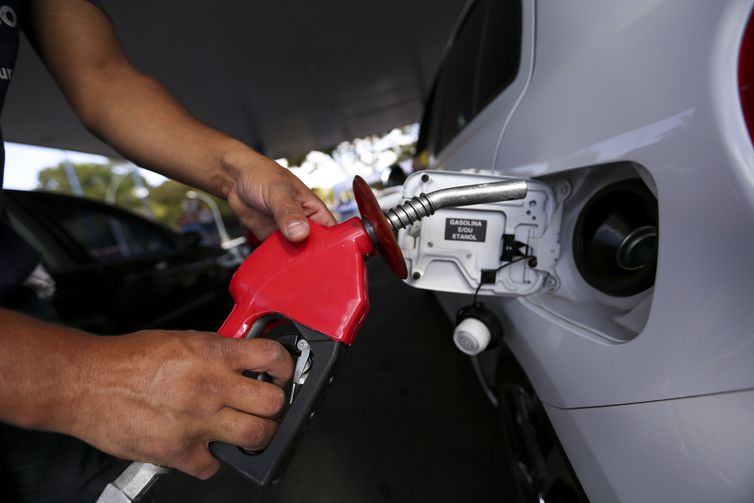 Petrobras reduz preço da gasolina e diesel
