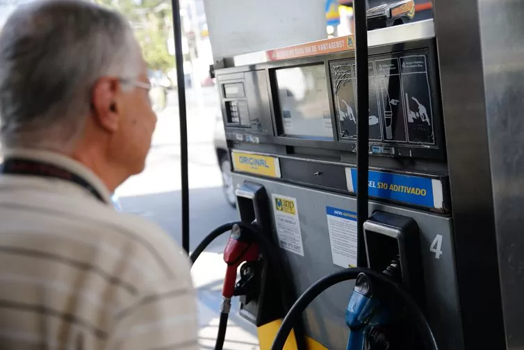 Diesel fica mais caro em todo país