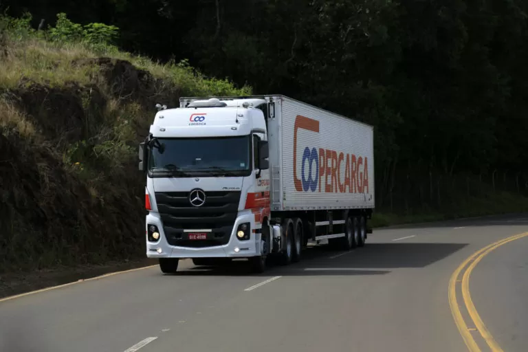 A Coopercarga, juntamente com o cliente Carrefour e em parceria com a Green Farm, iniciou um projeto de neutralização da emissão de carbono.