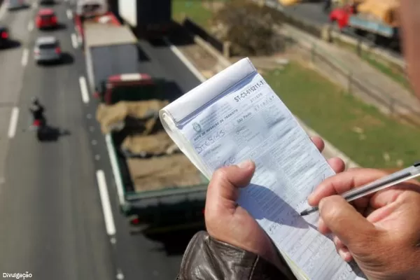 O Departamento de Estradas de Rodagem (DER) anunciou que retomará, a partir desta terça-feira, 1º de dezembro, a emissão das multas nas rodovias estaduais