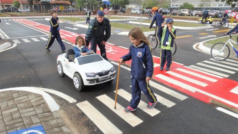 Instituto Renault faz parceria com escolinha paranaense