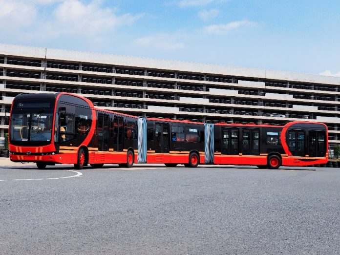 A chinesa BYD lançou, em sua sede em Shenzhen,  um ônibus elétrico de 27 metros de comprimento.
