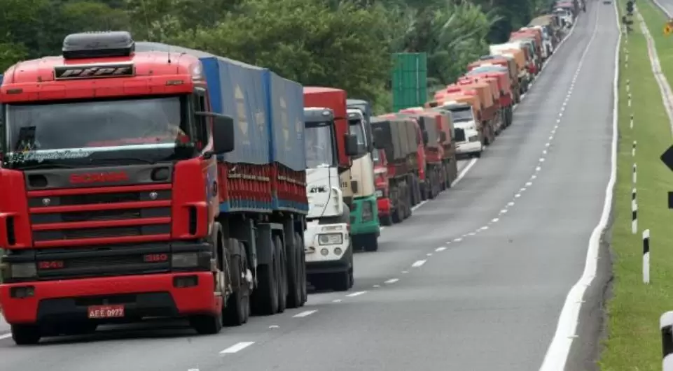 Alguns caminhoneiros que passavam pela cidade de Feira de Santana, Bahia, nessa segunda, 16, relataram falta de informações sobre o coronavírus.