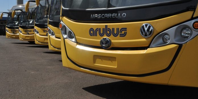 De acordo com a montadora, a Volkswagen acaba de entrar em mais um país: Aruba. Quinze unidades foram vendidas para o transporte urbano.