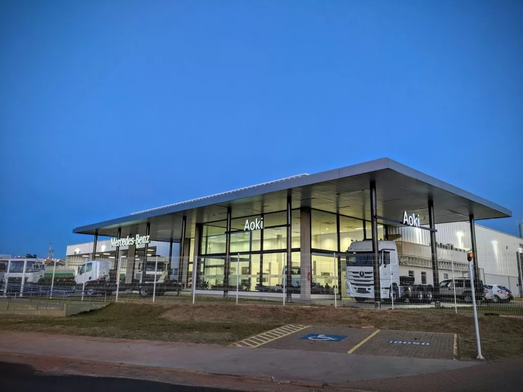 As empresas Aoki, tradicional parceiro da Mercedes-Benz há 60 anos, acabam de inaugurar nova instalação do seu concessionário em Bauru