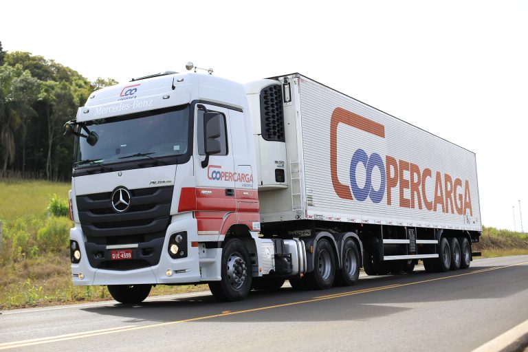 Uma das maiores transportadoras brasileiras, a Coopercarga, agora também pode operar no Peru e na Bolívia.