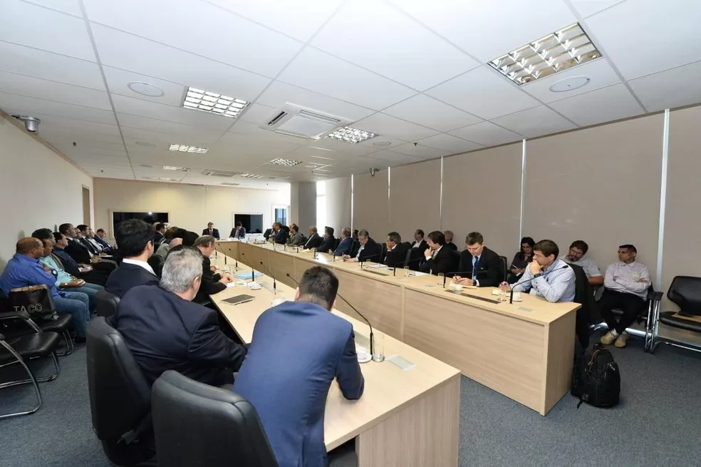 Após o segundo dia dia de reuniões, os transportadores de carga líquida, como combustíveis e derivados de petróleo, alinhavaram o acordo sobre o valor do frete.