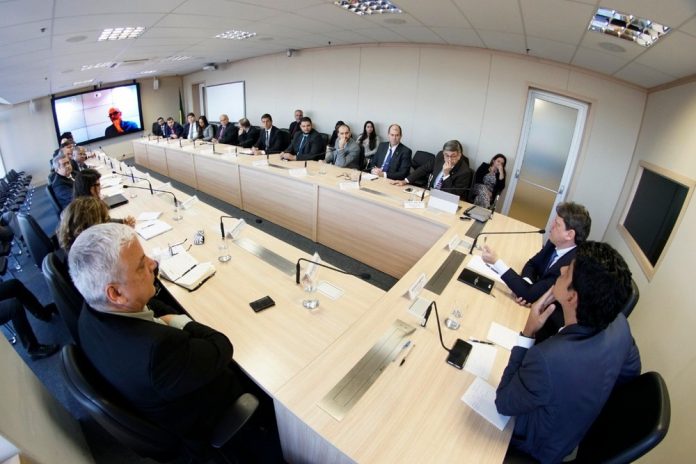 Na tarde de ontem, 23, o ministro da infraestrutura, Tarcísio Freitas, se reuniu com embarcadores para discutir a tabela do frete.