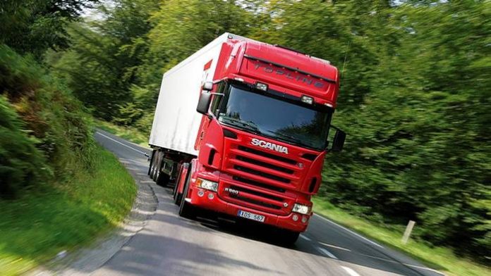 O laboratório de pesquisa da Scania, conseguiu reduzir em 39% a emissão de CO2 por tonelada transportada.