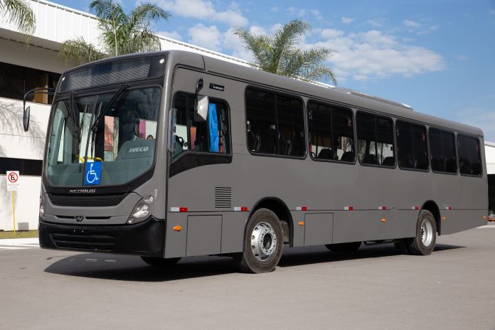 A Marinha do Brasil adquiriu por meio de pregão eletrônico 40 unidades do ônibus urbano NEOBUS New Mega.