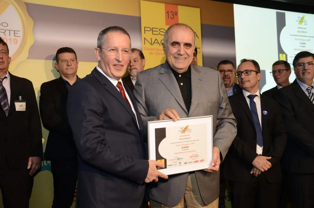 Mais de 200 empresários e executivos de transportadoras e embarcadoras de cargas, além de outros convidados, lotaram o anexo do Palácio dos transportes