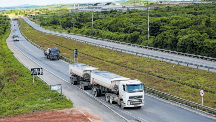 Uma reunião que será realizada esta semana definirá se aumentará o custo do frete em trajetos que passem pela BR-116 em 15% no Ceará.