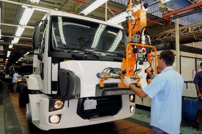 A produção de caminhões no Brasil cresceu 39% em junho em relação a maio. Ao todo,  foram fabricados 5,6 mil caminhões no País