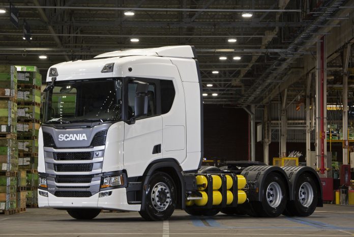 A Scania demostrou na Fenatran 2019, resultados positivos de testes com caminhões movidos à GNV (gás natural ou biometano).