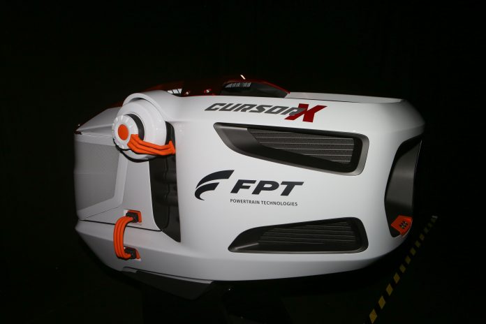 A FPT Industrial apresentou na Fenatran o Powertrain do futuro: O Cursor X. O motor conceitual foi projetado pela equipe de Desenvolvimento de Produto