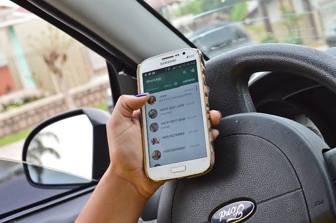 Multas aplicadas por uso de celular ao volante aumentaram 160% no estado de São Paulo no comparativo entre o primeiro semestre