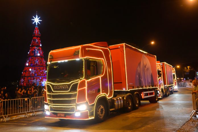 As caravanas natalinas da Coca-cola FEMSA começaram a circular em 30 de novembro. Pelo segundo ano seguido, os caminhões da ação serão Scania.