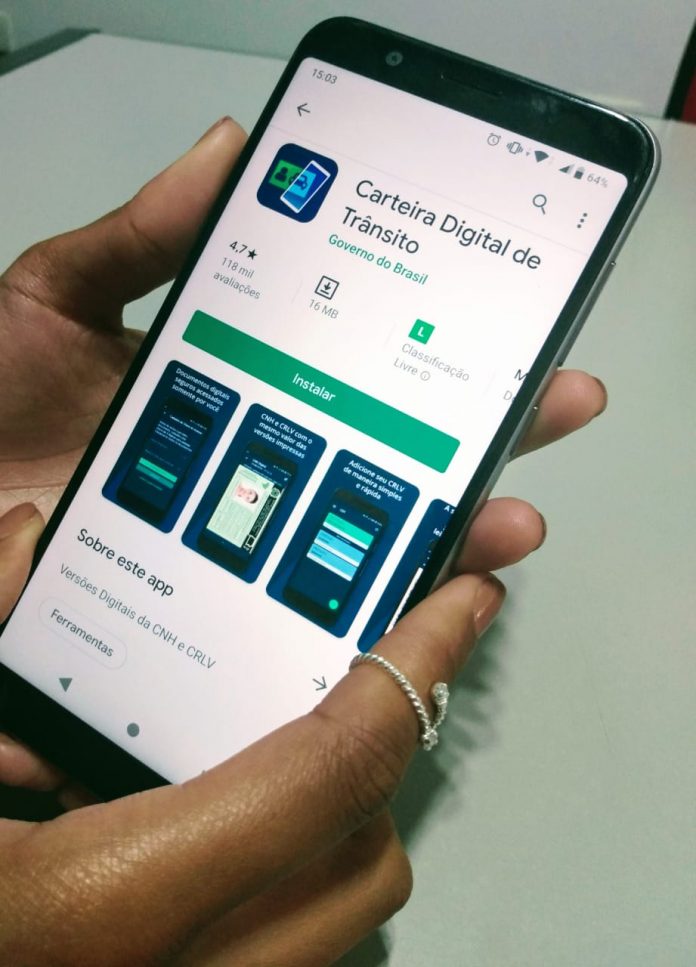 O Denatran anunciou novas funcionalidades para o app Carteira Digital de Trânsito (CDT). Logo, o aplicativo passará a emitir alerta quando a CNH