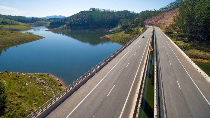 O governo de São Paulo liberou verba de cerca de R$ 1,6 bilhão para as obras na Rodovia Raposo Tavares (SP-270) e a retomada das obras na Rodovia dos Tamoios