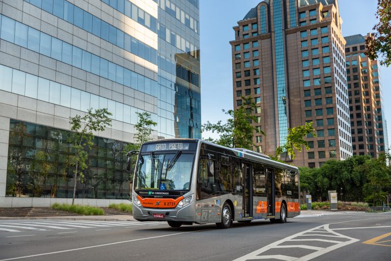 A viação Gato Preto acaba de adquirir 27 novos ônibus da Volvo que circularão no transporte público de São Paulo. Todas as unidades são do modelo B250RLE