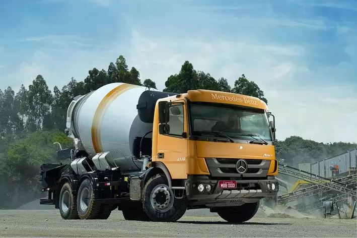 A Mercedes-Benz realizou a venda de 50 caminhões Atego 2730 para a Villa Empreendimentos. Sendo assim, a empresa do segmento de transporte e bombeamento