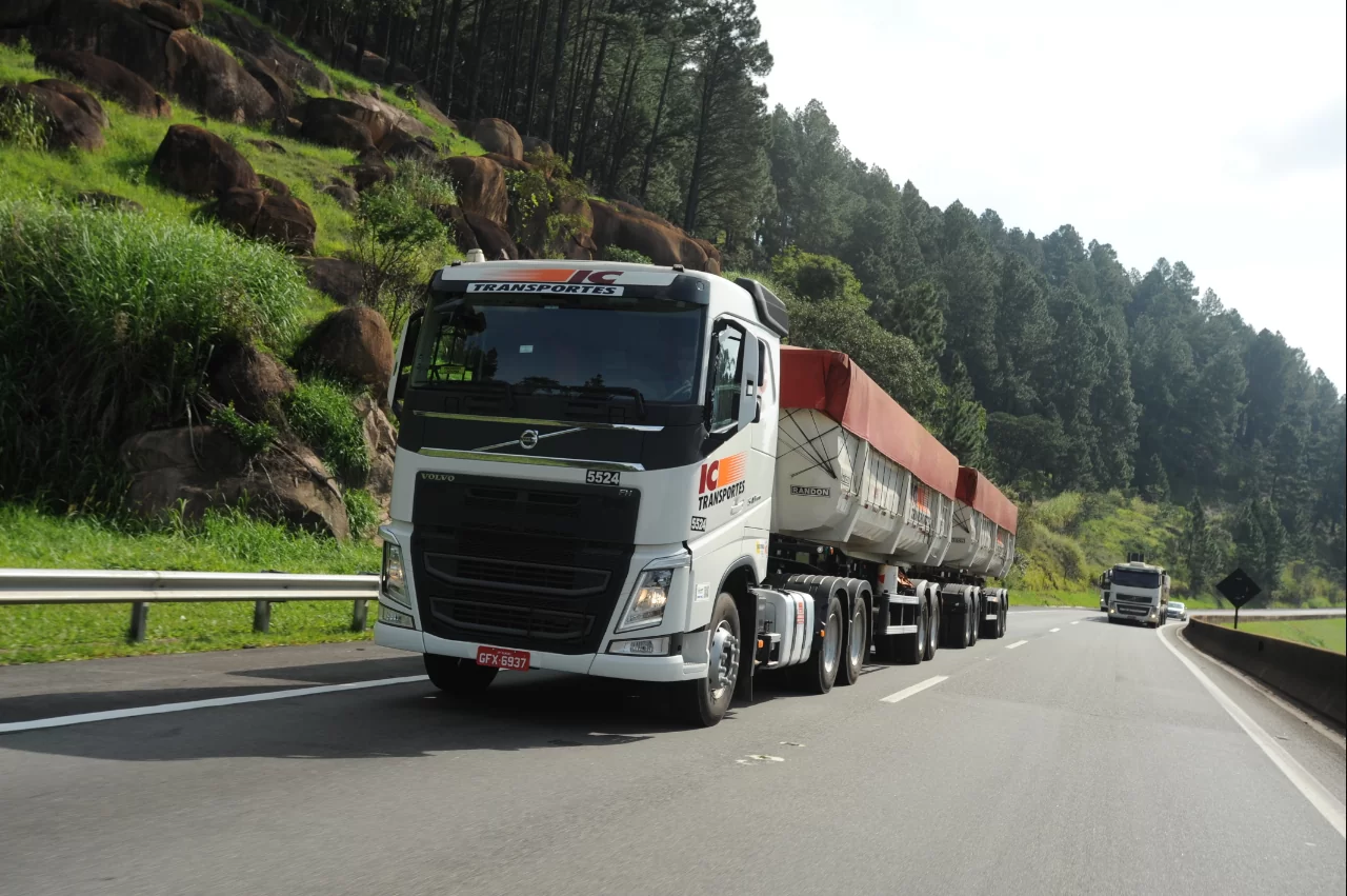 O Senado pode votar na quinta-feira (16) um projeto que muda a tributação de caminhoneiros autônomos inscritos como
