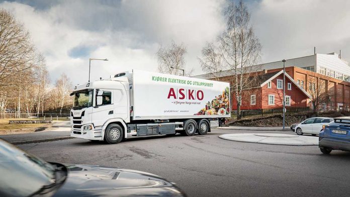 A atacadista borueguesa ASKO colocará em operação dois caminhões elétricos da Scania. Dessa forma, os veículos a bateria circularão em Oslo,