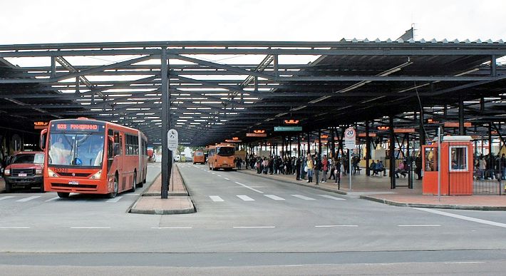 Para evitar aglomeração nos ônibus, veículos que partem dos principais terminais de Curitiba iniciem viagem com ocupação de até no máximo 50% da capacidade