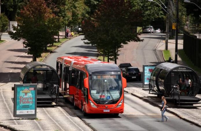 A cidade de Curitiba recebeu 40 novos ônibus Volvo. Dessa forma, finalizando o projeto de renovação de frota da capital paranense. Ao todo, 517 novos
