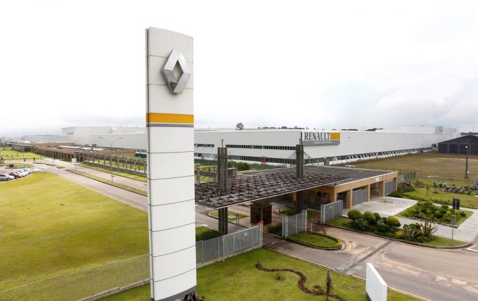 A Renault anunciou a demissão de 747 colaboradores. Com isso, os funcionários das quatro fábricas da Renault em São José dos Pinhais (PR)
