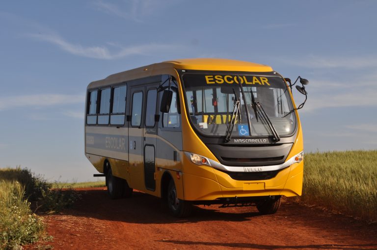 A IVECO BUS iniciou a entrega do primeiro lote com 84 veículos para estados e municípios conveniados à iniciativa do Ministério da Educação.