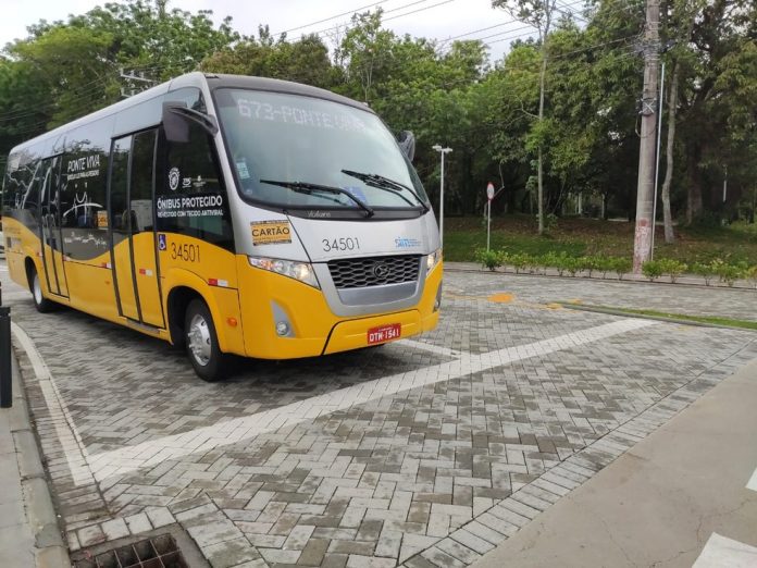 Os ônibus que realizam a linha Ponte Viva voltaram para as ruas do Centro de Florianópolis depois de sete meses nesta segunda-feira (26). Além disso, para trazer