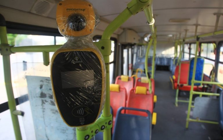 O sistema de transporte público de Goiânia tem um novo sistema de bilhetagem. Dessa forma, além de usar o Cartão Fácil, a nova tecnologia permite