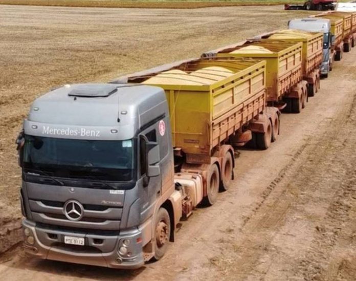 A Mercedes-Benz acaba de vender 50 unidades do caminhão extrapesado Actros 2651 ao Grupo RISA. A empresa é uma das maiores no segmento do agronegócio