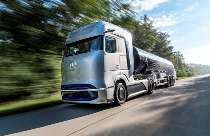 , assinaram um contrato para desenvolver em conjunto a próxima geração da tecnologia de abastecimento de hidrogênio líquido para caminhões