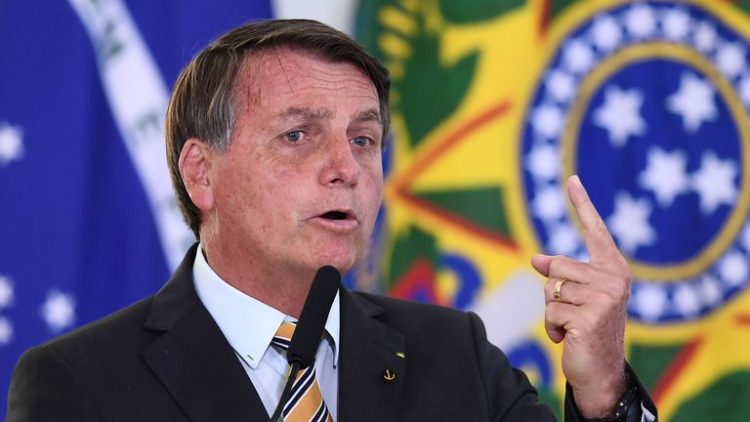 O presidente Jair Bolsonaro voltou a prometer uma queda no valor dos combustíveis. O presidente afirmou na noite desta quarta-feira que vai apresentar na