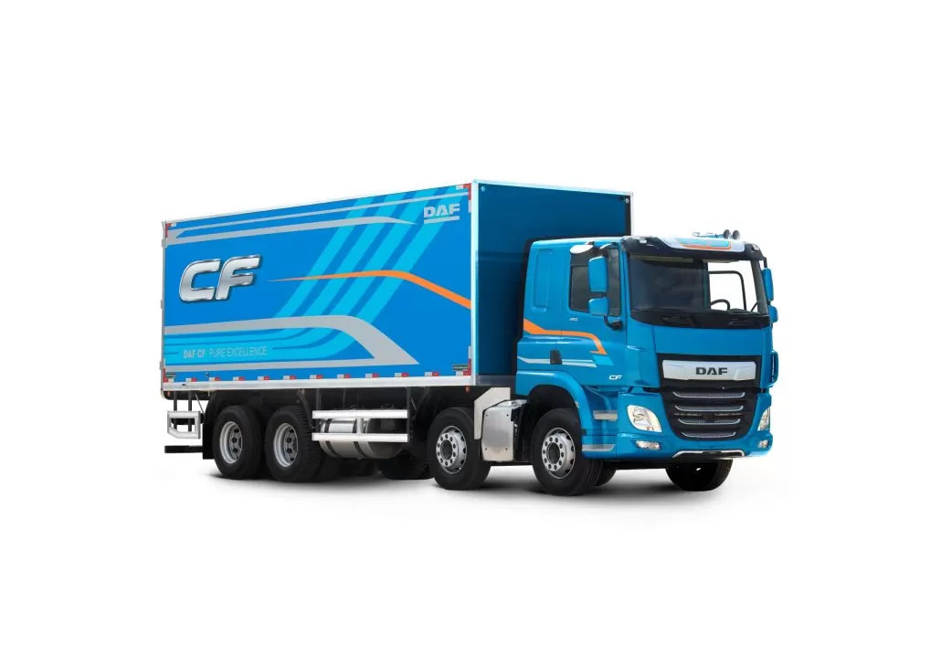 Caminhão DAF CF, modelo rígido, na configuração 8x2