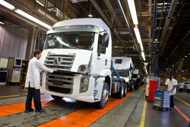 As vendas de caminhões novos no Brasil somou 7.961 unidades em fevereiro. Apesar do resultado mostrar um mercado aquecido, o volume