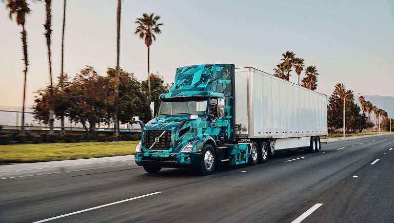 A Volvo acaba de confirmar para este ano, o início da comercialização de caminhões pesados 100% elétricos no mercado europeu. Dessa forma,