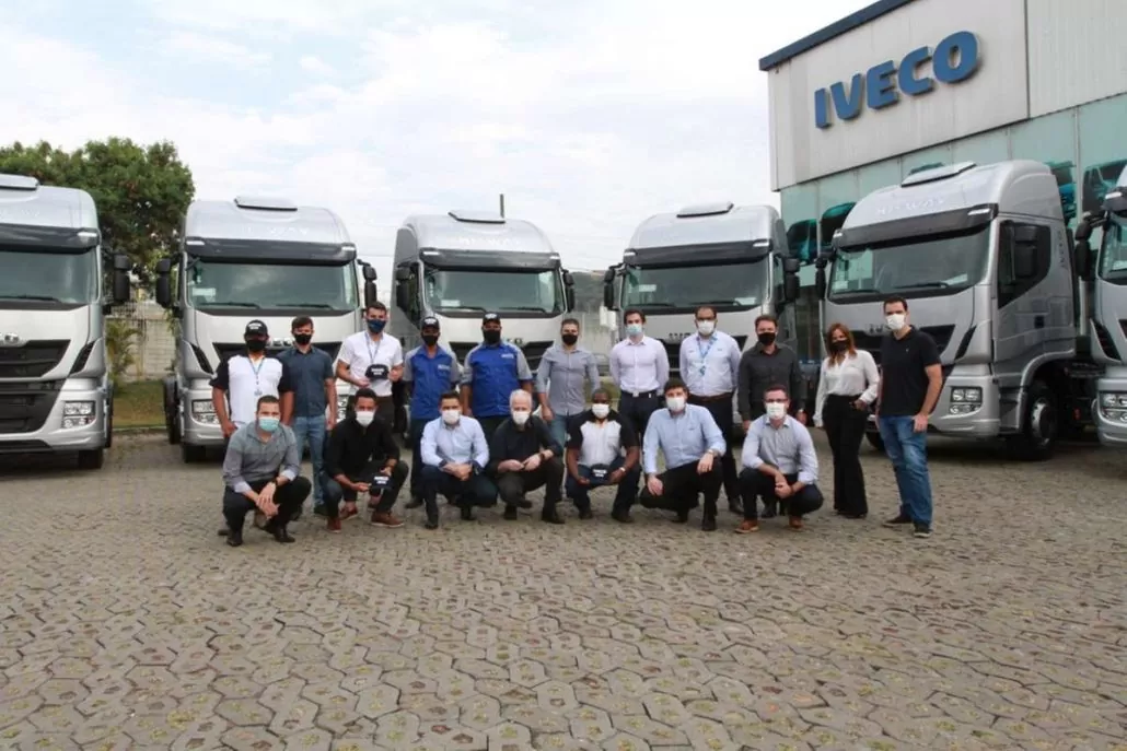 A Iveco divulgou na terça-feira, 18, que vai entregar 60 caminhões modelo Hi-Way 600S44 para o grupo D’Granel, de Minas Gerais. Dessa forma, os veículos