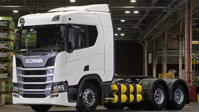 Scania e Comgás fecham parceria para acelerar o desenvolvimento do mercado de Gás Natural Veicular (GNV) para veículos pesados.