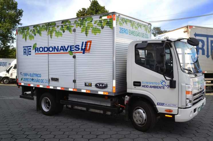 A RTE Rodonaves adquiriu seis unidades de caminhões elétricos Jac Motors do modelo iEV1200T para integrar sua frota a partir deste mês.
