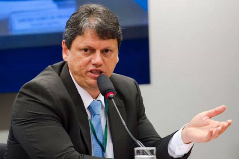 Nesta terça (1), o ministro da Infraestrutura, Tarcísio Gomes de Freitas, pronunciou que serão contratados mais de R$ 1 trilhão em infraestrutura.
