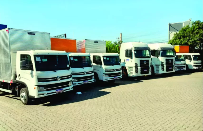 A Fratex Locação de Veículos acaba de receber 12 novos caminhões da Volkswagen. A transação foi intermediada pela Apta Caminhões e Ônibus, de São Bernardo