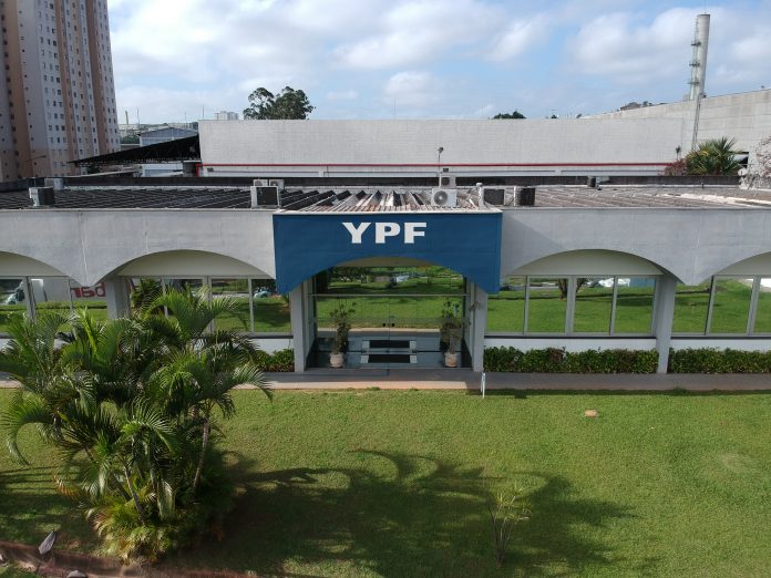 YPF Brasil investe na produção de insumos químicos para recuperação do mercado e tem perspectiva no avanço da vacinação apostando em seu setor químico.