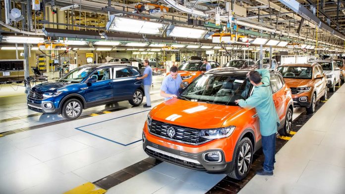Volkswagen confirma paralisação nas linhas de produção das fábricas de São Bernardo do Campo (SP) e de São Carlos (SP) por falta de semicondutores.
