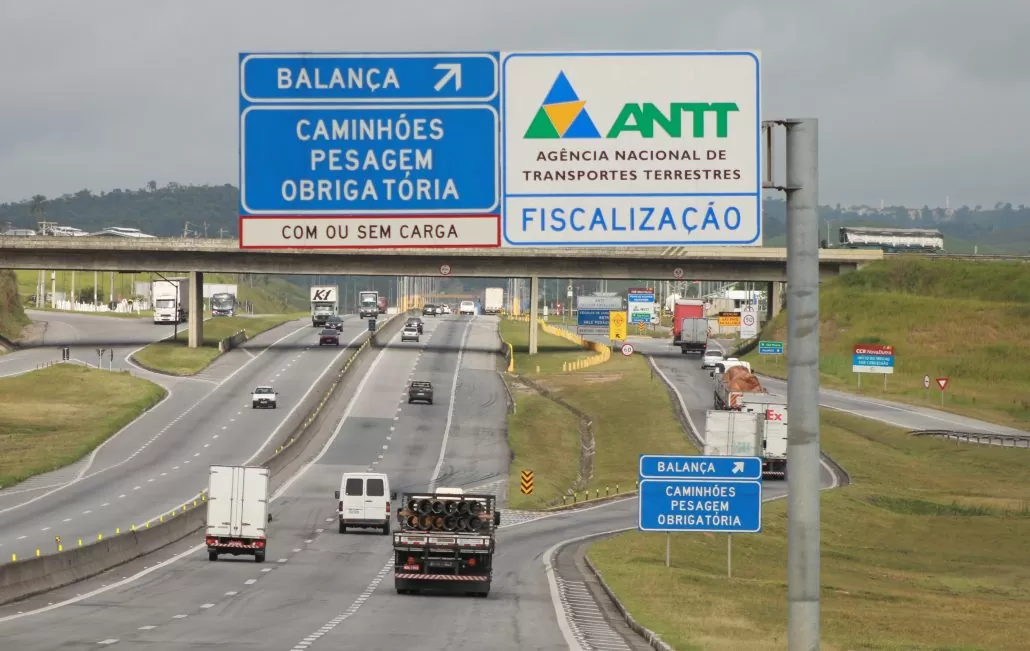 O Sest Senat realiza atividades de saúde e conscientização para motoristas profissionais na Rodovia Presidente Dutra, com o apoio da CCR.