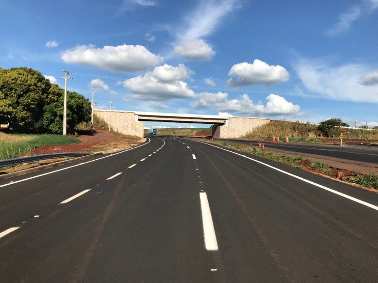 O DNIT inicia diversos serviços de manutenção , conservação e recuperação nas rodovias federais no Paraná. A iniciativa pretende preservar a estrutura viária.