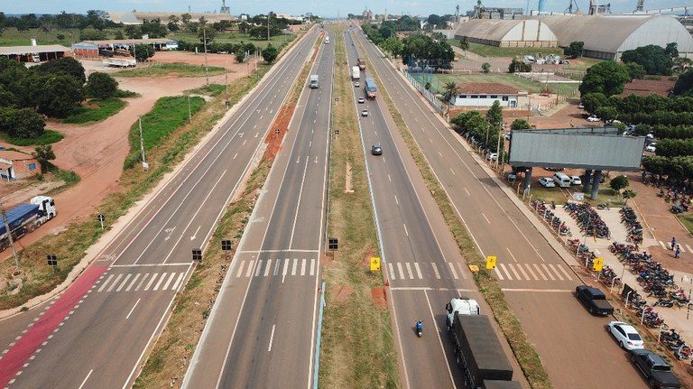 A obra da BR-163/ BR364, entre Cuiabá e Rondonópolis, foi liberada ao tráfego na última sexta (20). Esta, que estava sob responsabilidade do Governo Federal