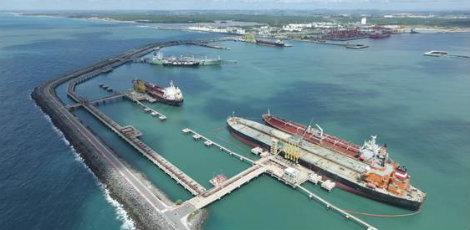 A Justiça de Ipojuca confirmou que a APM Terminals, empresa do grupo Maersk, é a vencedora oficial do leilão judicial para a aquisição